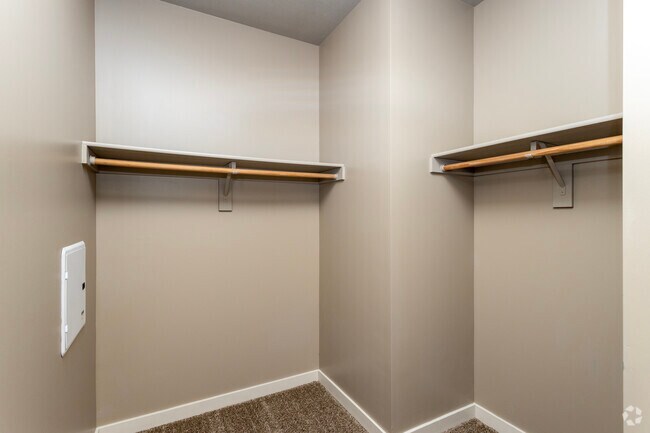 Shadow Lake Square, Papillion, NE 68046 - photo 4