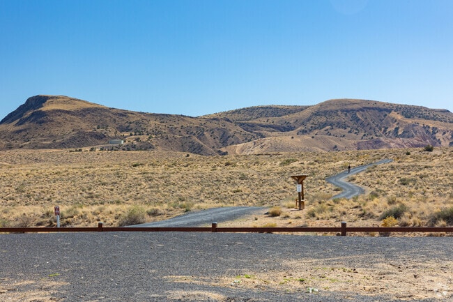 A vast network of trails lets residents of Los Lunas take in the mountain views.