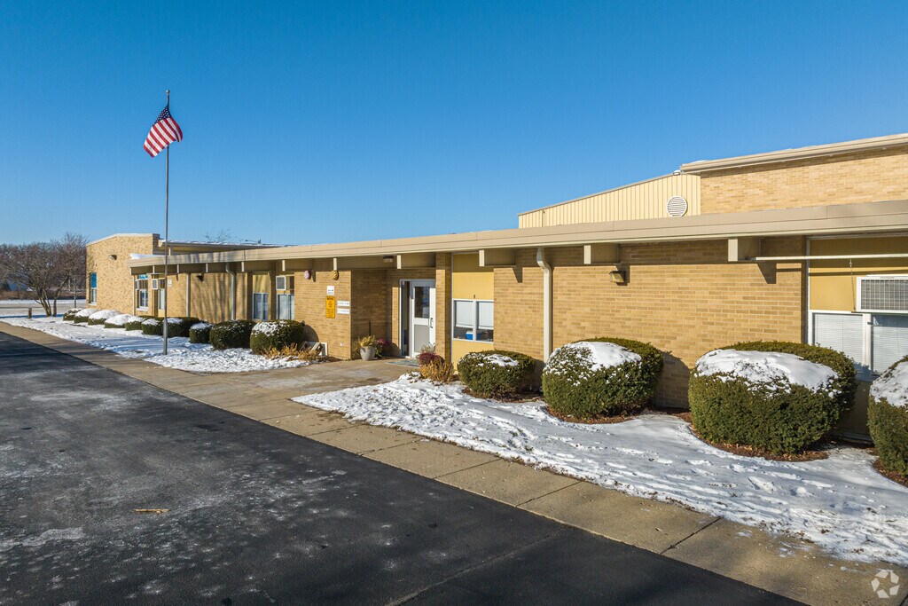 Millbrook Junior High is a public school located at 8411 Fox River Dr. in Newark, IL.