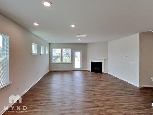 118 Rooster Tail Ln, Troutman, NC 28166 - photo 2