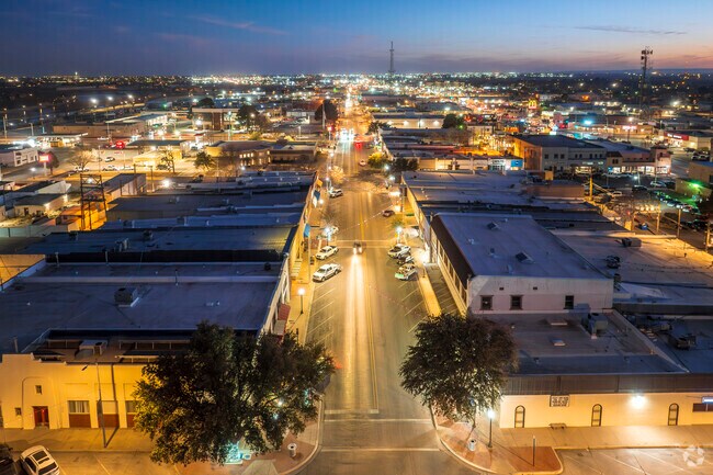 The city's walkable downtown center is called Carlsbad MainStreet, home to locally owned restaurants and boutiques, as well as murals by area artists.