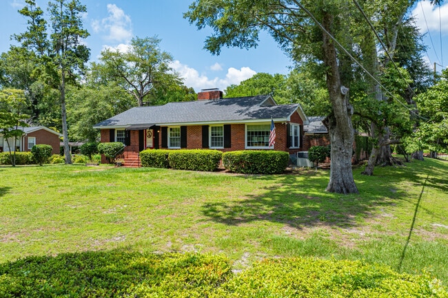 Smaller homes comprise the majority of Lake Forest residences.
