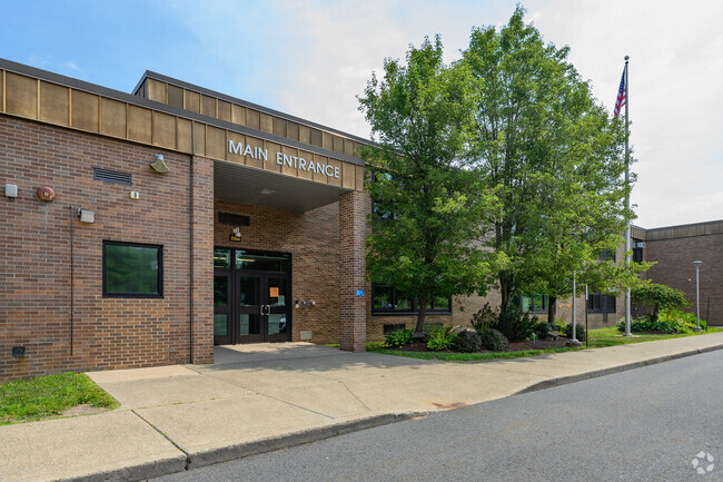 Circleville Elementary in Wallkill, NY earns a C+ grade from Niche.
