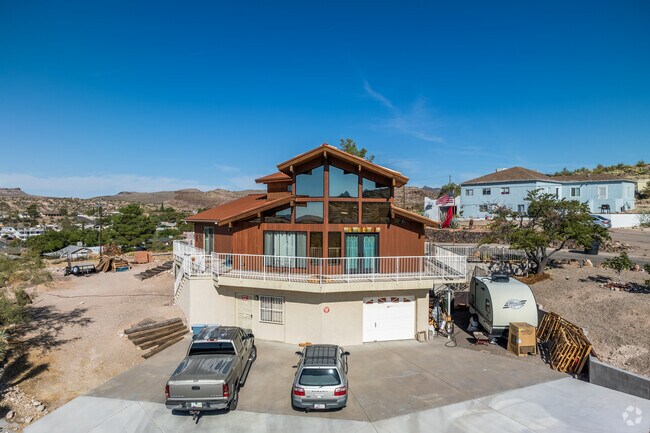 Manufactured homes in Kingman cost between $40,000 and $200,000, depending on the neighborhood.