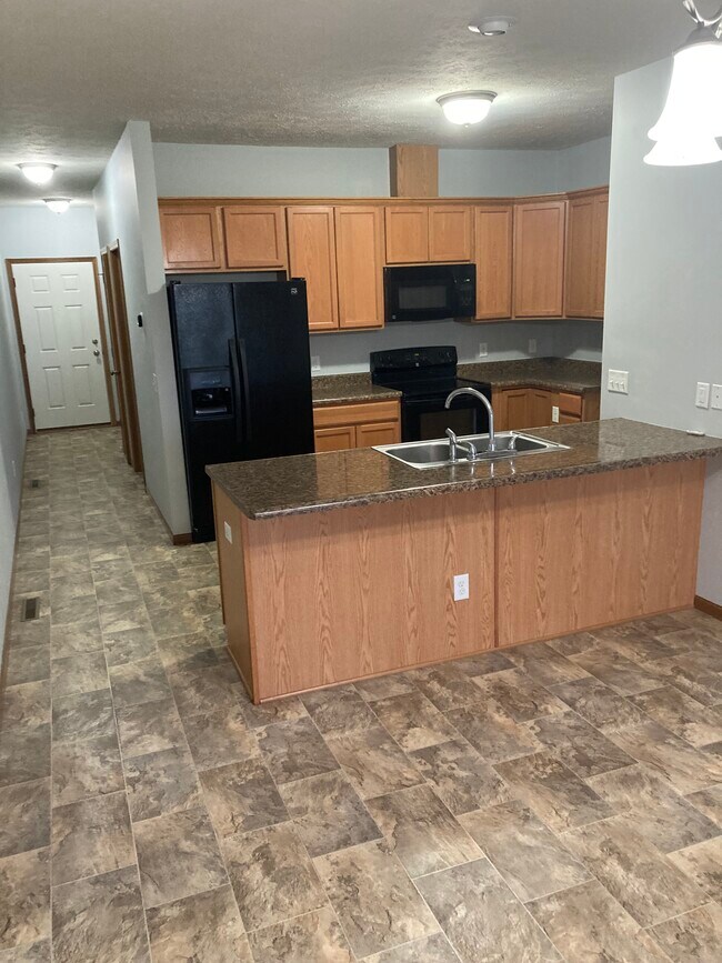 2650 Millstone Dr, Dubuque, IA 52002 - photo 6