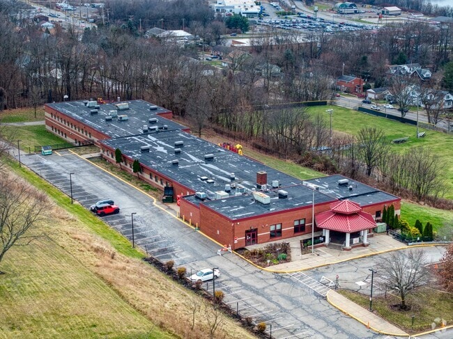 State Street Elementary School is a public K-5 school and is rated C+ by Niche.