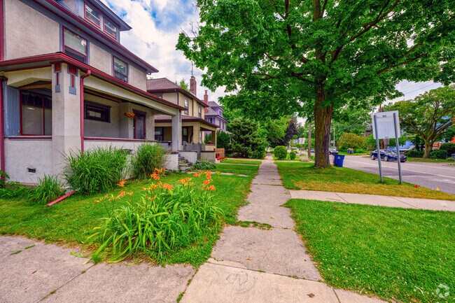 The majority of homes in Stuart are from the Victorian Era, there are later models as well.