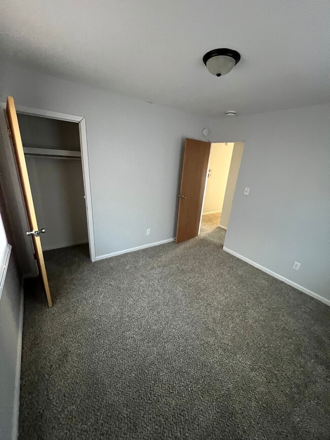 4030 E Seneca Ave, Des Moines, IA 50317 - photo 3