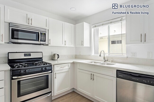 16070 W Sunset Blvd unit FL2-ID1426, Pacific Palisades, CA 90272 - photo 5