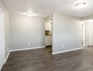 1312 N Norman Ave, Moore, OK 73160
