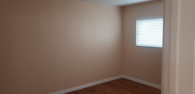 13833 Oxnard St unit 8, Van Nuys, CA 91401 - photo 5