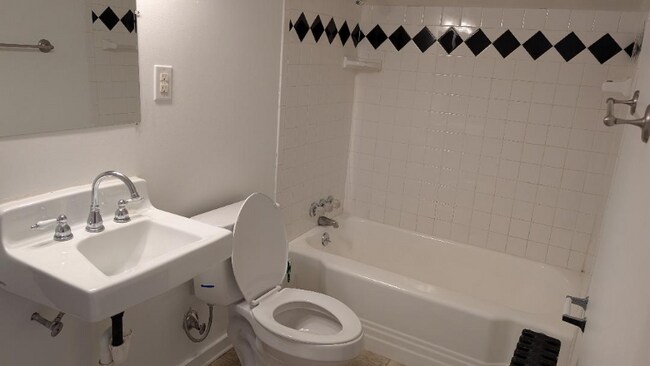 1021 Ames St unit . 2, Saginaw, MI 48602 - photo 6