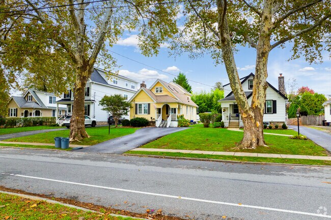 Easttown offers moderately sized homes, on tree-lined streets, throughout the neighborhood.