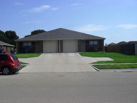 2702 Ashley Dr unit 27, Copperas Cove, TX 76522 - photo 2