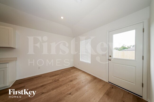 433 Labelle Ln, Tuttle, OK 73089 - photo 5