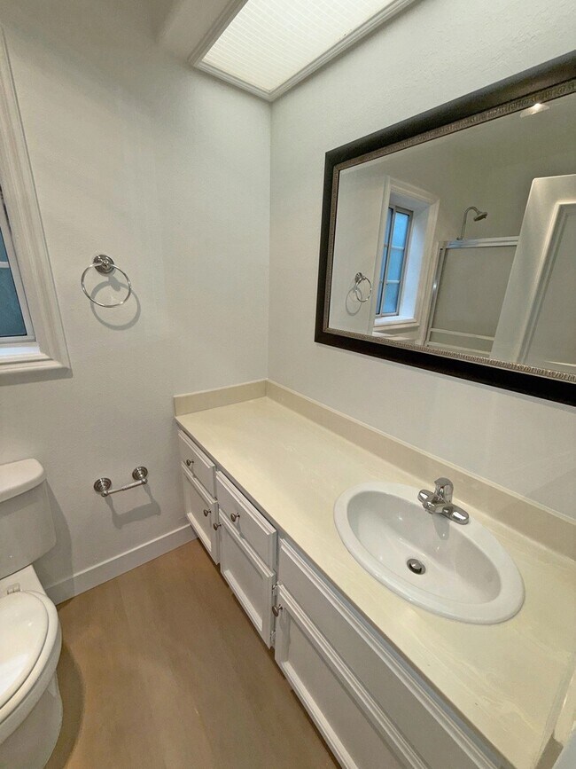 922 Croft Ave unit 104, Los Angeles, CA 90069 - photo 7