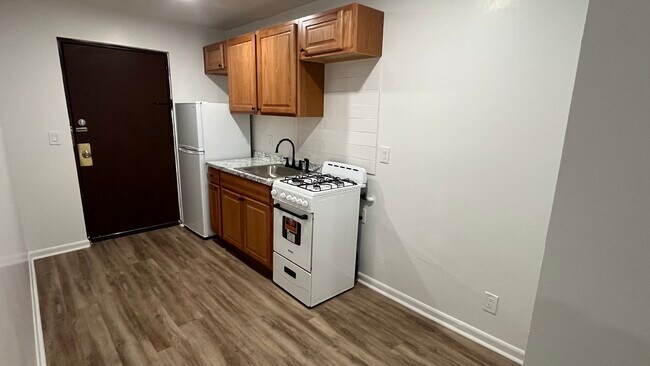 342 Stuyvesant Ave unit 1, Irvington, NJ 07111 - photo 2