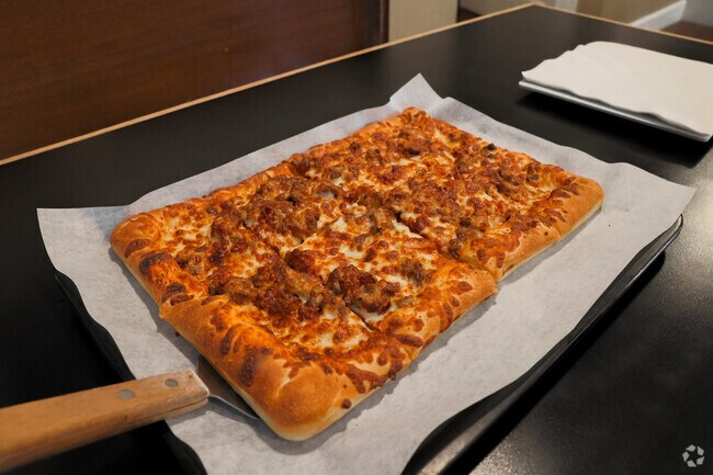 Ziggy’s Pizza is an excellent option for lunch or dinner in College Hill.