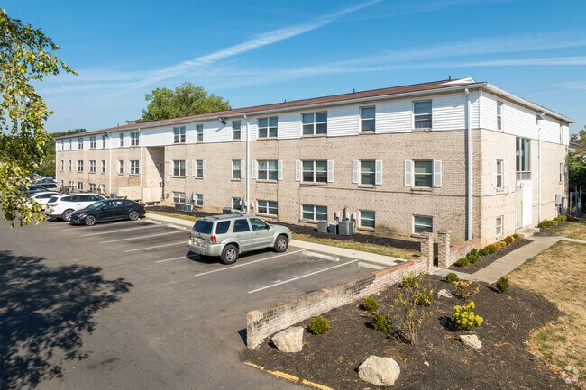 Flats on Tamarack, Columbus, OH 43229 - photo 3