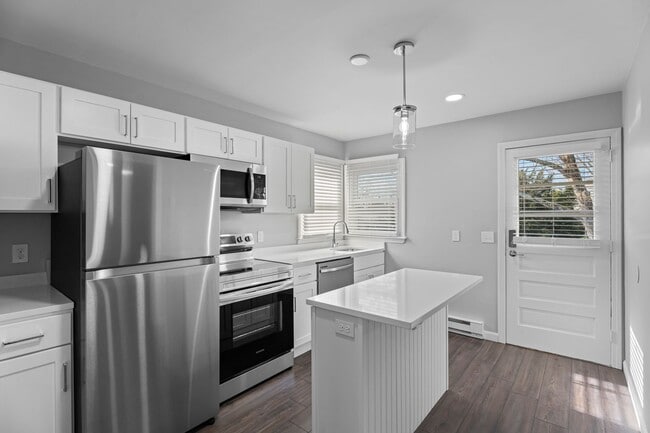 Camden Square, Groton, CT 06340 - photo 2