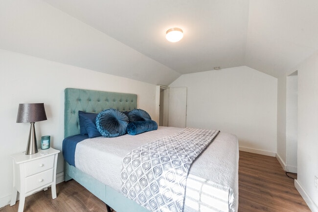 Queen Been 2nd Story