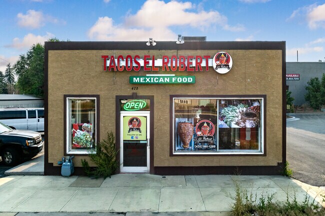 Tacos El Robert is a go-to for authentic street-style tacos in Ellis.