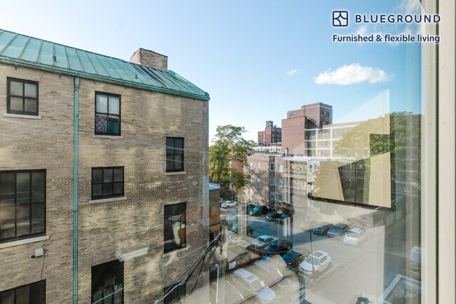 5600 N Sheridan Rd unit FL4-ID923, Chicago, IL 60660 - photo 6