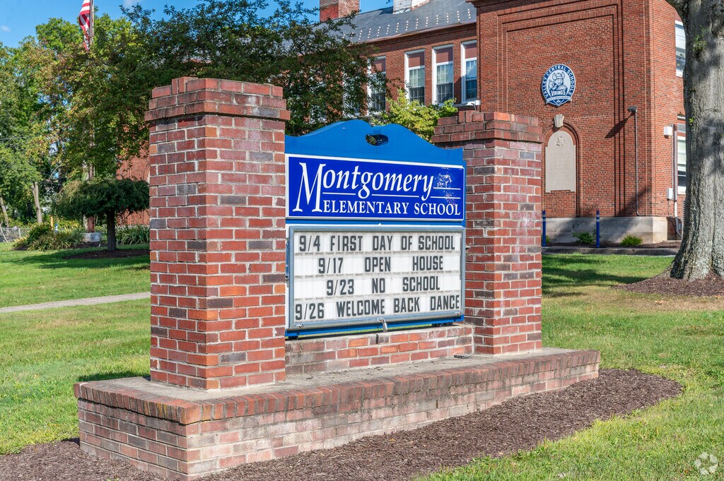 Montgomery Elementary School receives a B rating from Niche.