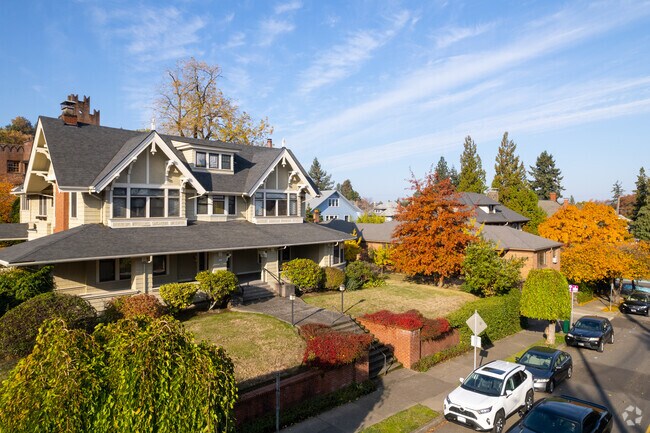 Victorian Home style in Uptown Portland.