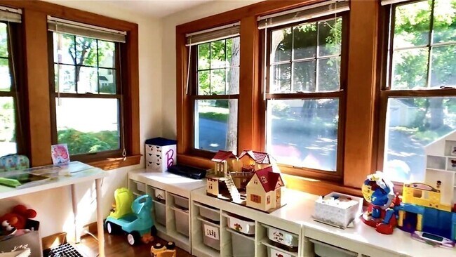 8 Dunedin Rd, Wellesley Hills, MA 02481 - photo 5