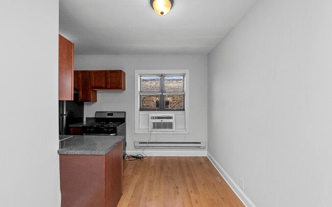 3721 N Pine Grove Ave unit P17, Chicago, IL 60613 - photo 6