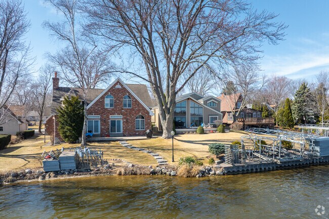 Custom build homes in Sunrise Ridge have private docks where people can better access the water.