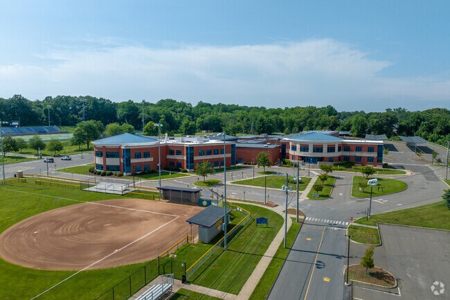 Seymour High School features multiple sports teams for students.