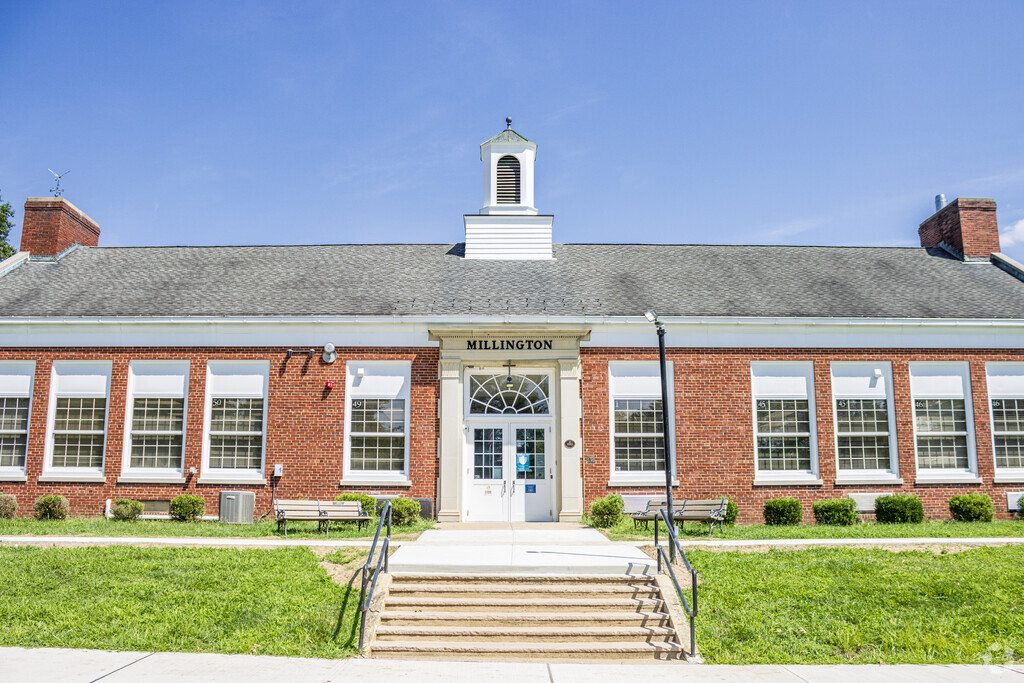 Millington Elementary School
provides education to the little residents in Long Hill, NJ.