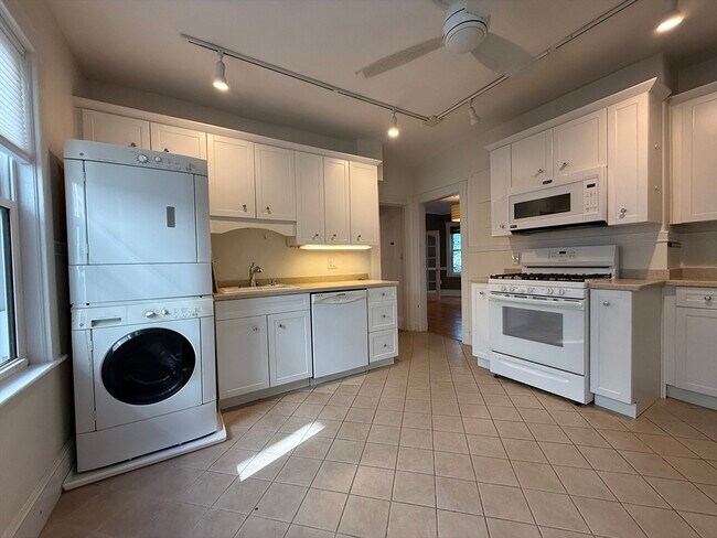 10 Grovenor Rd unit 2, Jamaica Plain, MA 02130 - photo 4