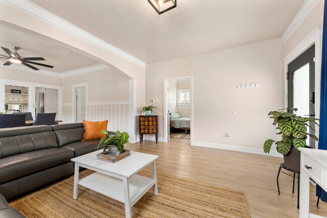 1118 W 47th St unit Full House, Los Angeles, CA 90037 - photo 7