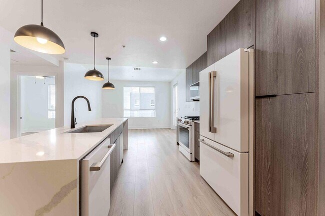 Ariva, San Diego, CA, Premium