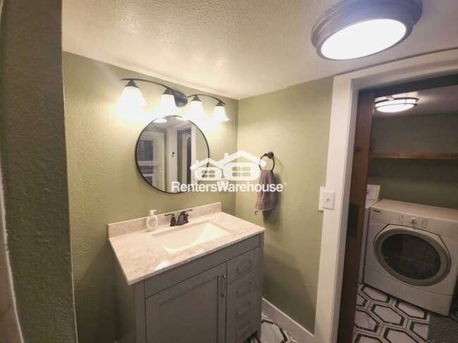 1426 Douglas St, Menomonie, WI 54751 - photo 3