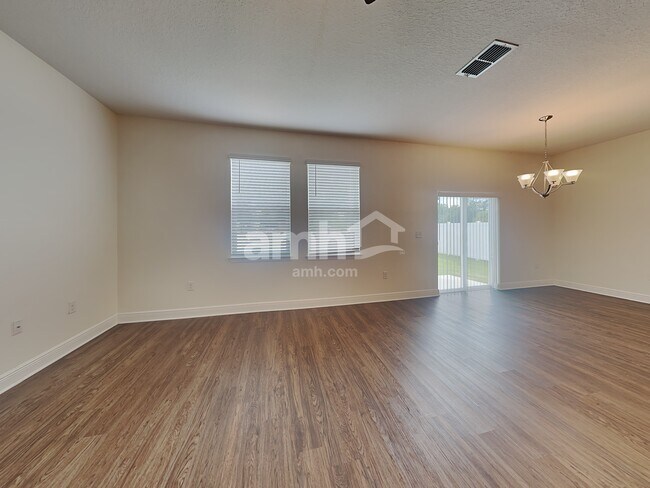 7916 Stumble Journey Ln, Tampa, FL 33619 - photo 4