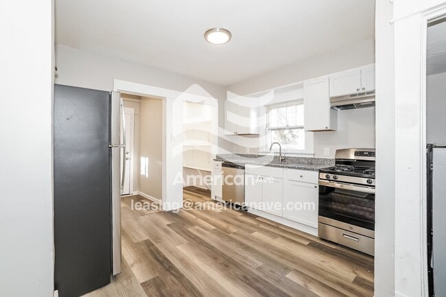 724 Carlysle St, Akron, OH 44310 - photo 7