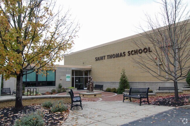 Welcome to the St Thomas School in Fort Thomas.