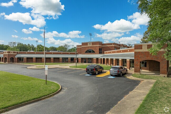 Blytheville Middle School has a 12:1 student-teacher ratio.