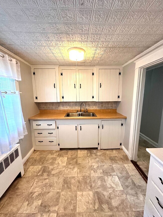 103 Thomas Hill Rd Unit B, Bangor, ME 04401