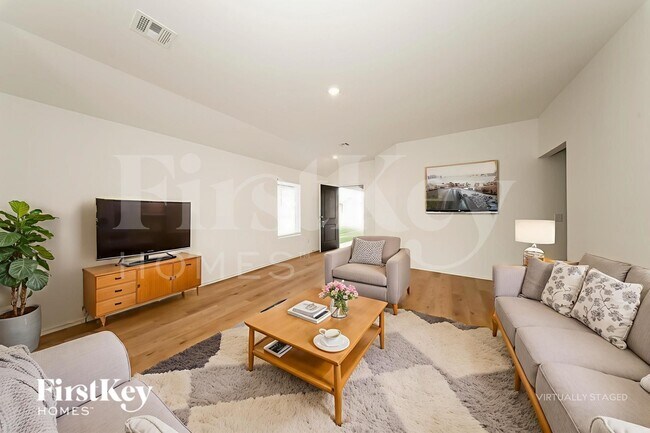 421 Kale Rd, Tuttle, OK 73089 - photo 5