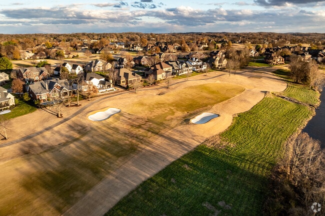 The Foxland community has a golf course along the Cumberland River.