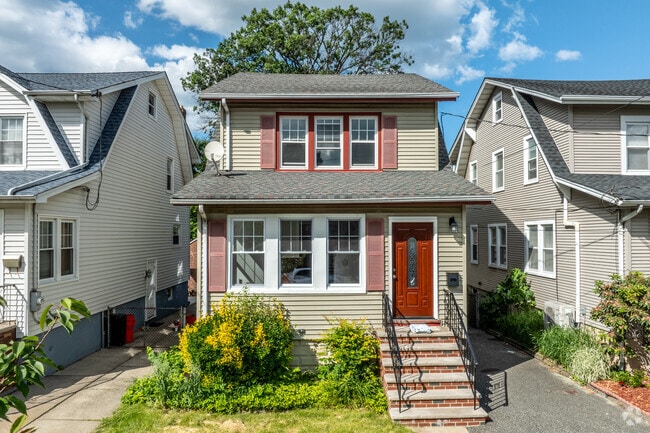 Colonial-style homes are prominent throughout Cliffside Park, NJ.