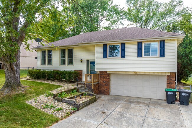 Most homes in Willow Wood have three or four bedrooms.