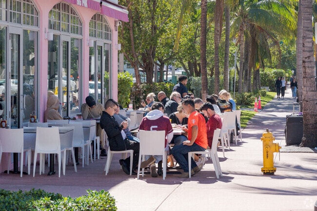 Big Pink in Miami Beach offers iconic meals minutes from the islands.