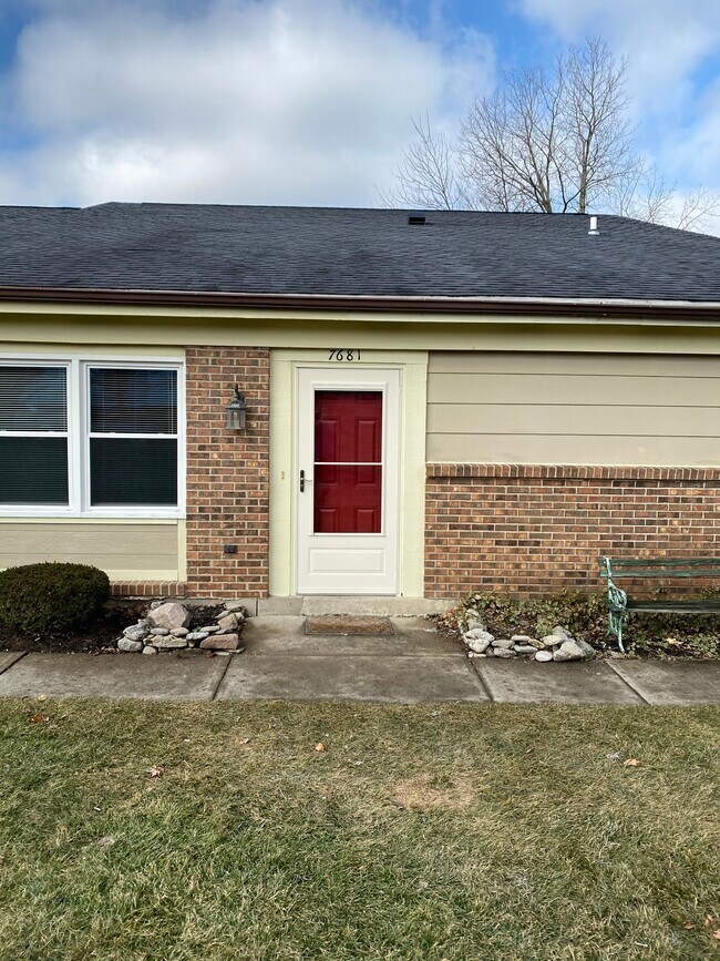 7681 Brams Hill Dr, Washington Township, OH 45459 - photo 2