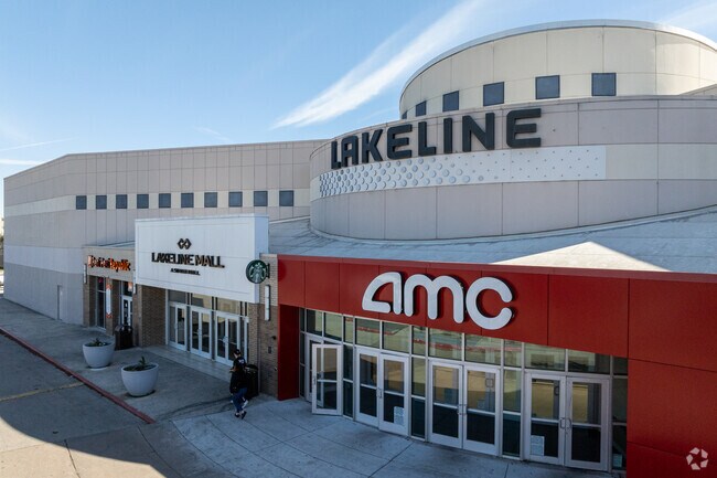 Locals living in Cedar Park can enjoy rapid access to the Lakeline Mall nearby.